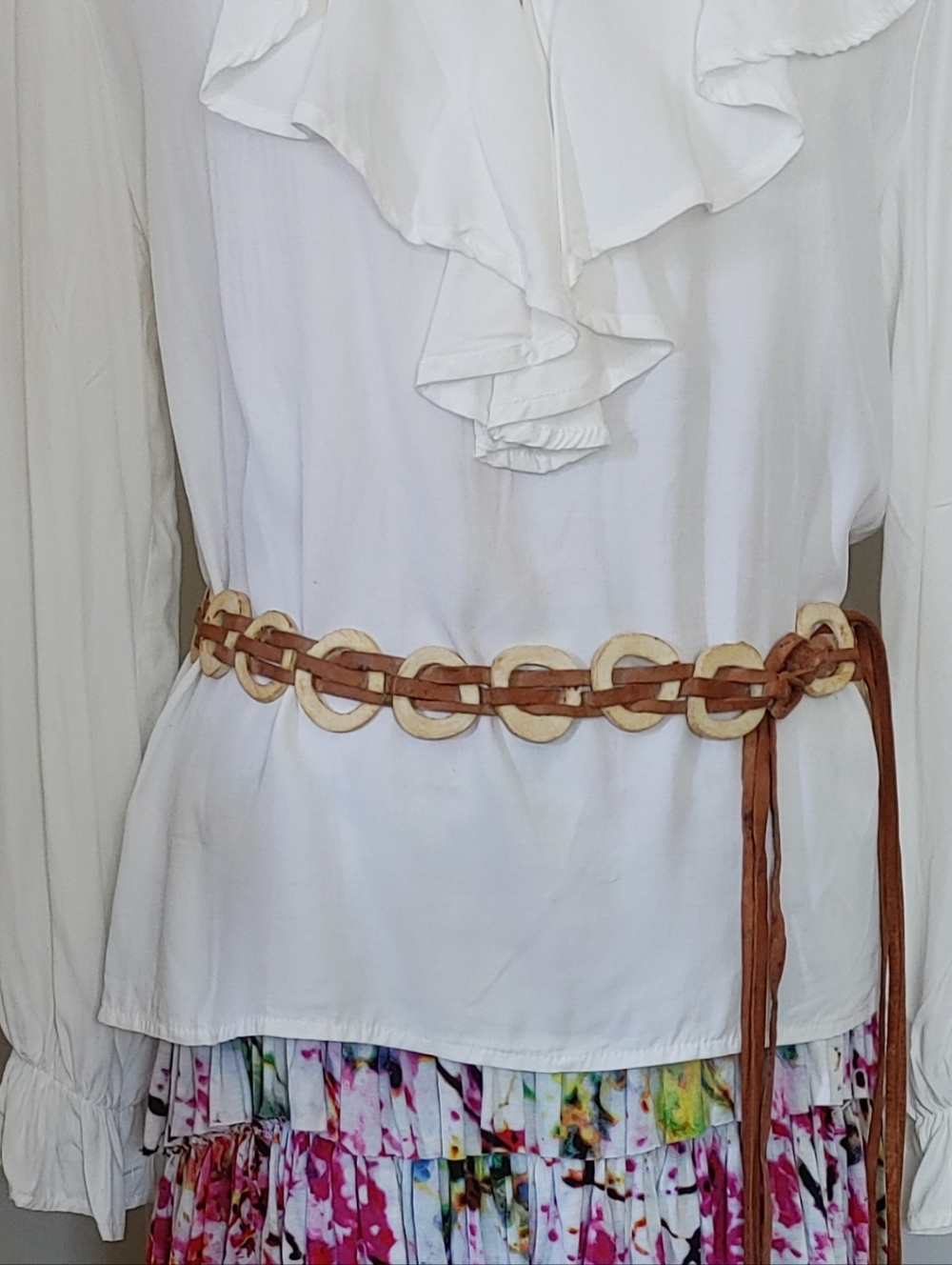 Handmade 1970s VTG Women’s Tan Leather and Natural Ring Braided Waist Belt (405)